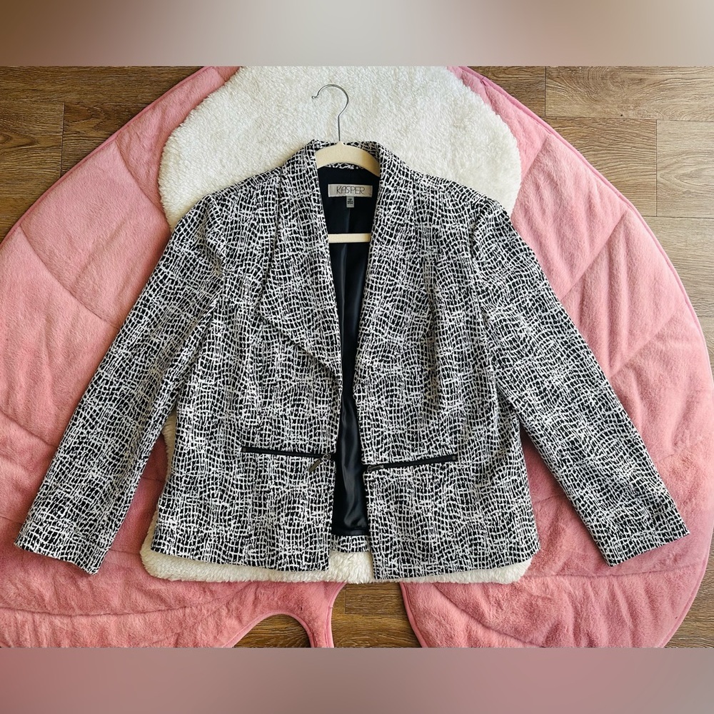 NWOT jasper Black and White Lined Women’s Blazer with Zipper Size 10P